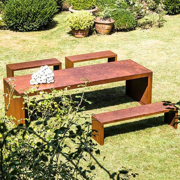 mesa y silla de acero corten