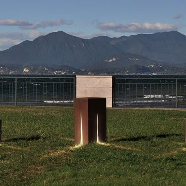 Crack Cube Outdoor Light corten steel