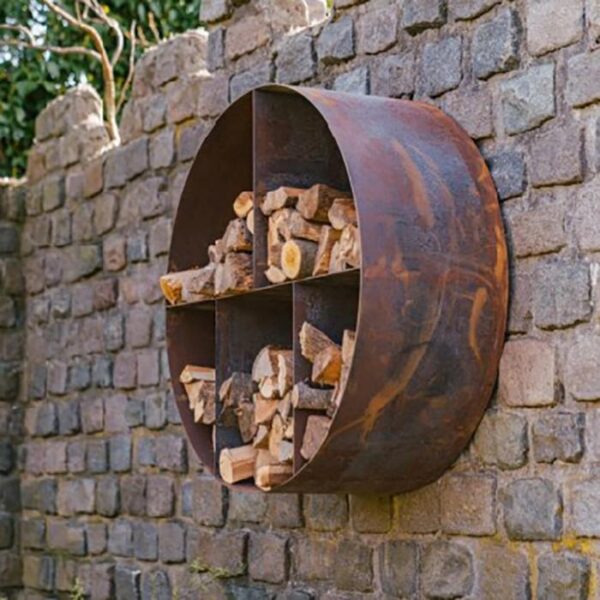 acero corten montado en la pared al aire libre de almacenamiento de madera