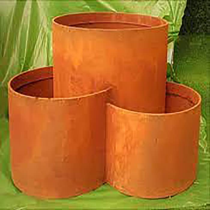 jardineras con bordes de acero corten