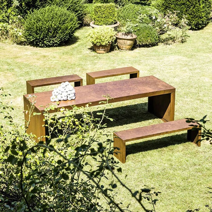 mesa y silla de acero corten