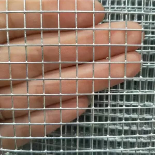 Stängsel av trådnätspaneler