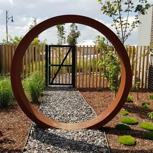 escultura em aço corten_moon_gate_sculpture